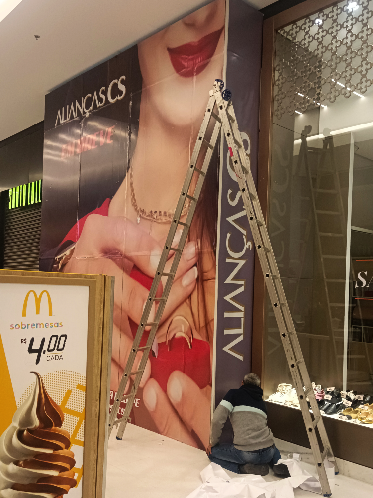 realcom_servicos_adesivacao_tapume_shopping